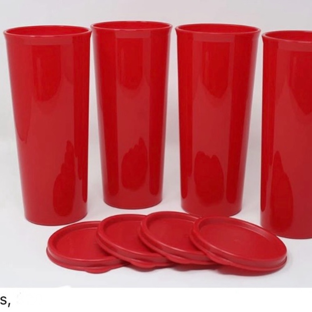 Tupperware Red Tall Plastic Tumblers with Lids, 16 oz.